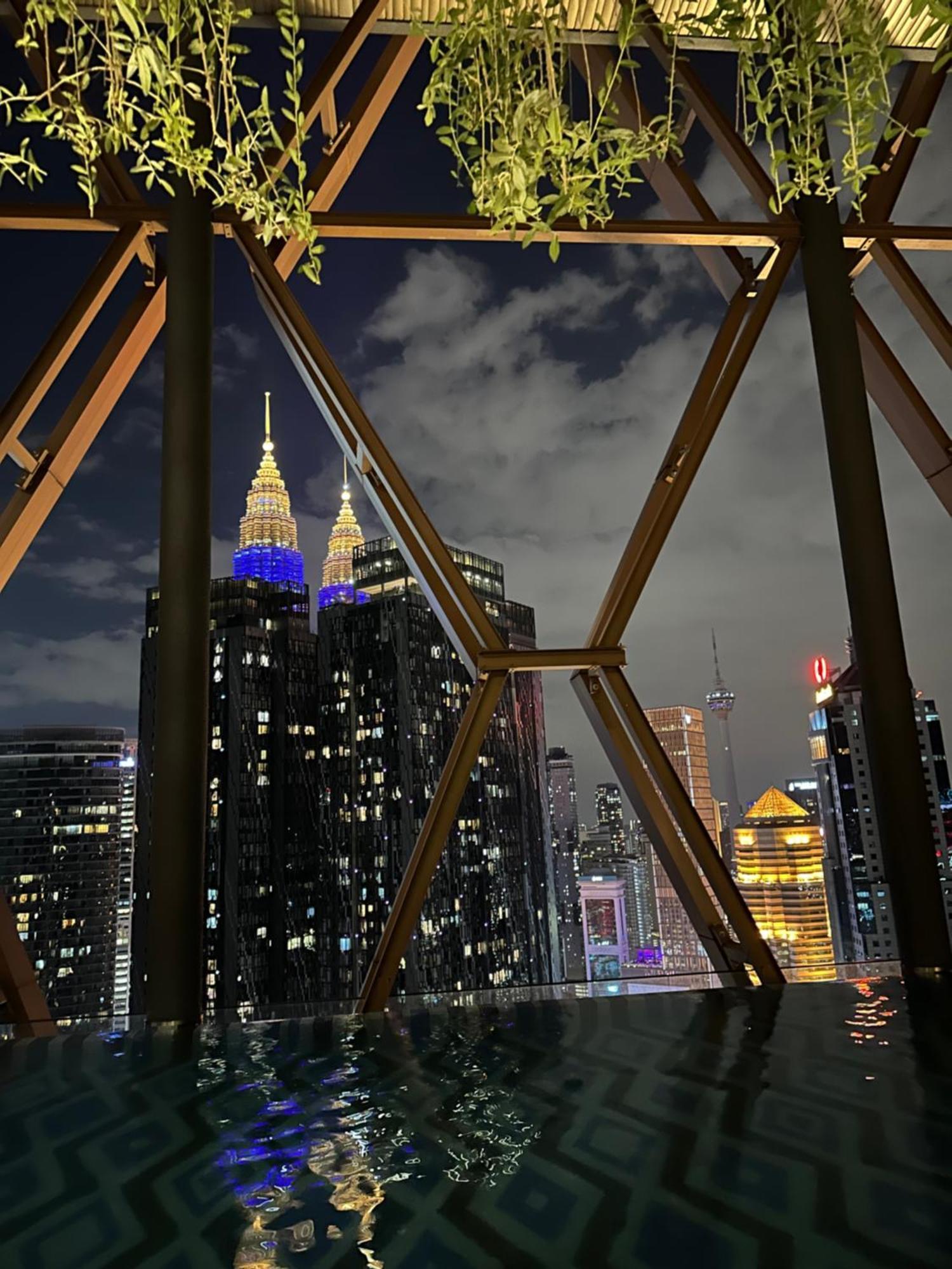 Skyline Homes By Scarletz Suites Klcc Куала Лумпур Екстериор снимка