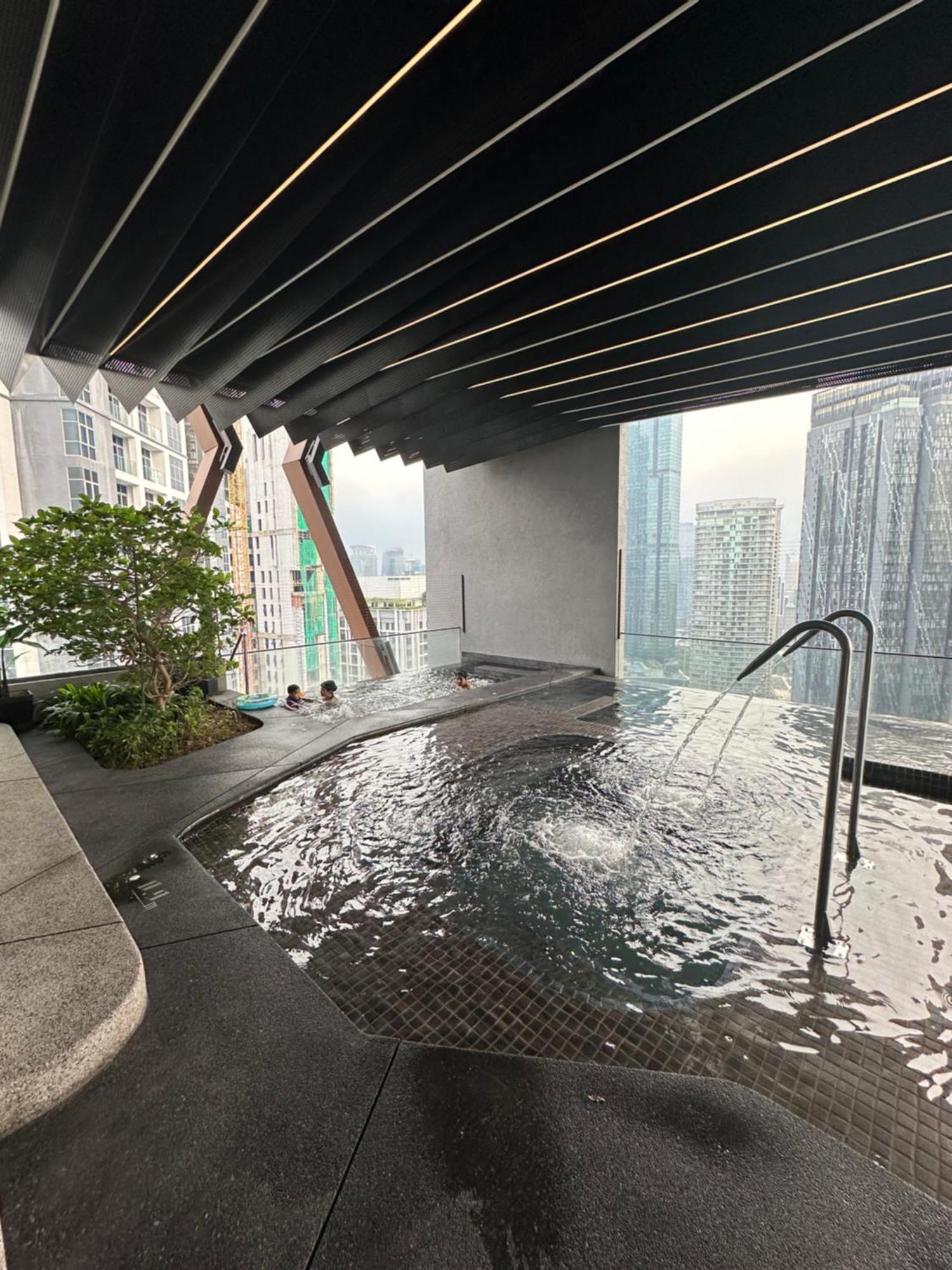 Skyline Homes By Scarletz Suites Klcc Куала Лумпур Екстериор снимка